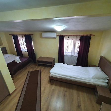Efm Motel Brezoi Luaran gambar
