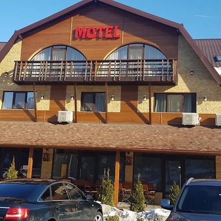 Efm Motel Brezoi Luaran gambar