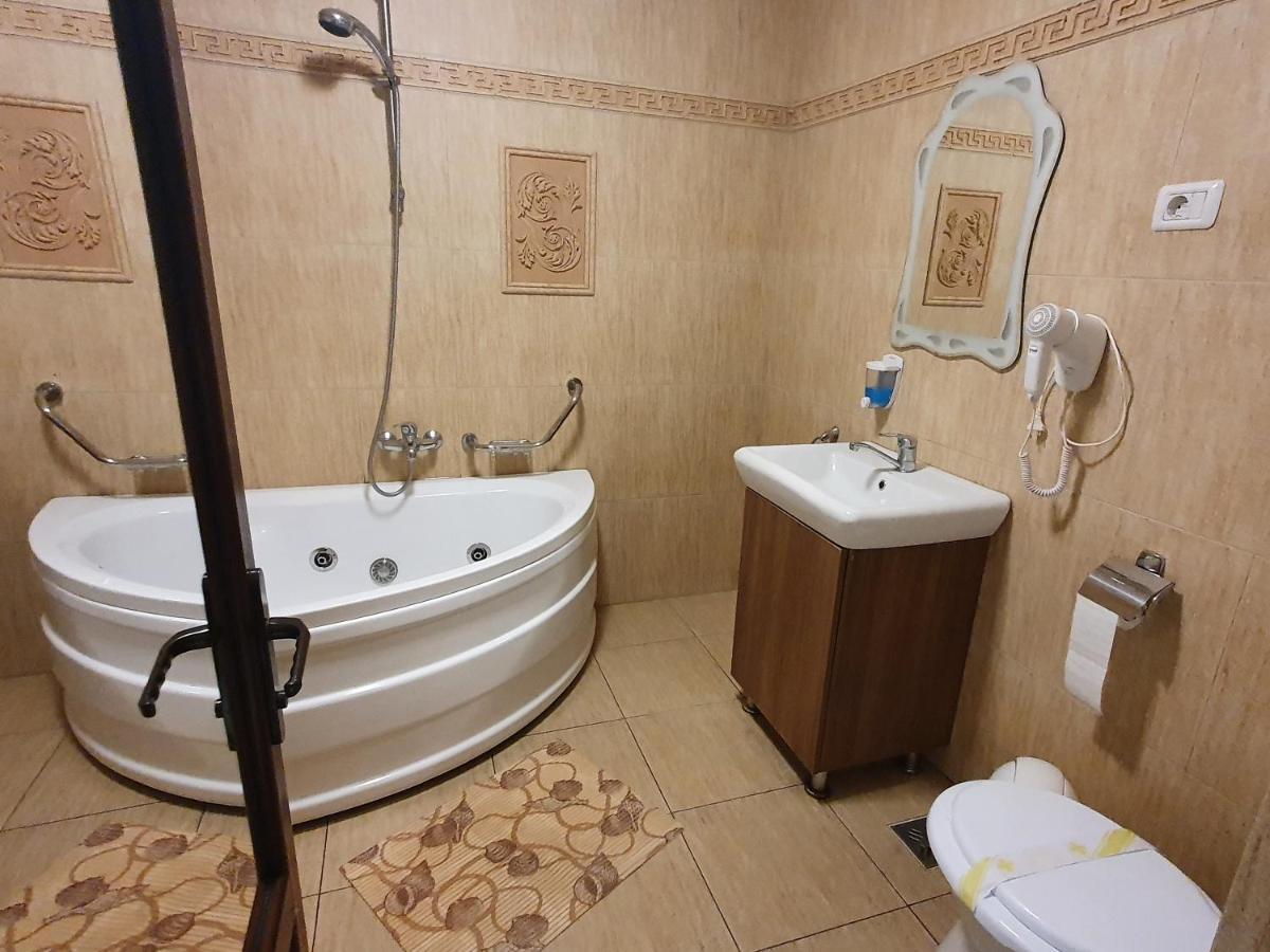 Efm Motel Brezoi Luaran gambar