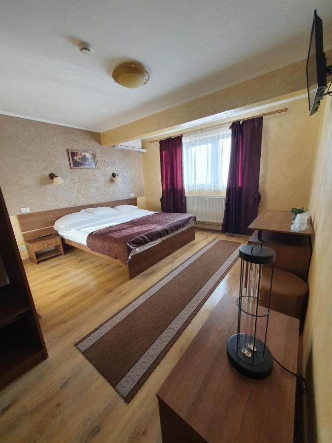 Efm Motel Brezoi Luaran gambar