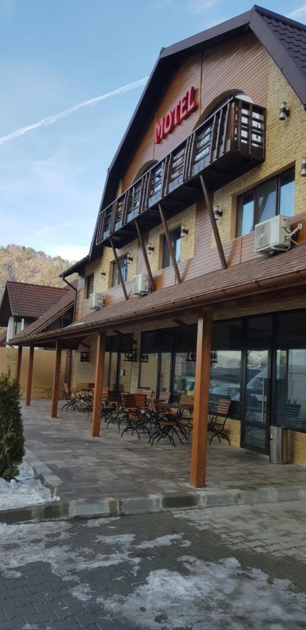 Efm Motel Brezoi Luaran gambar