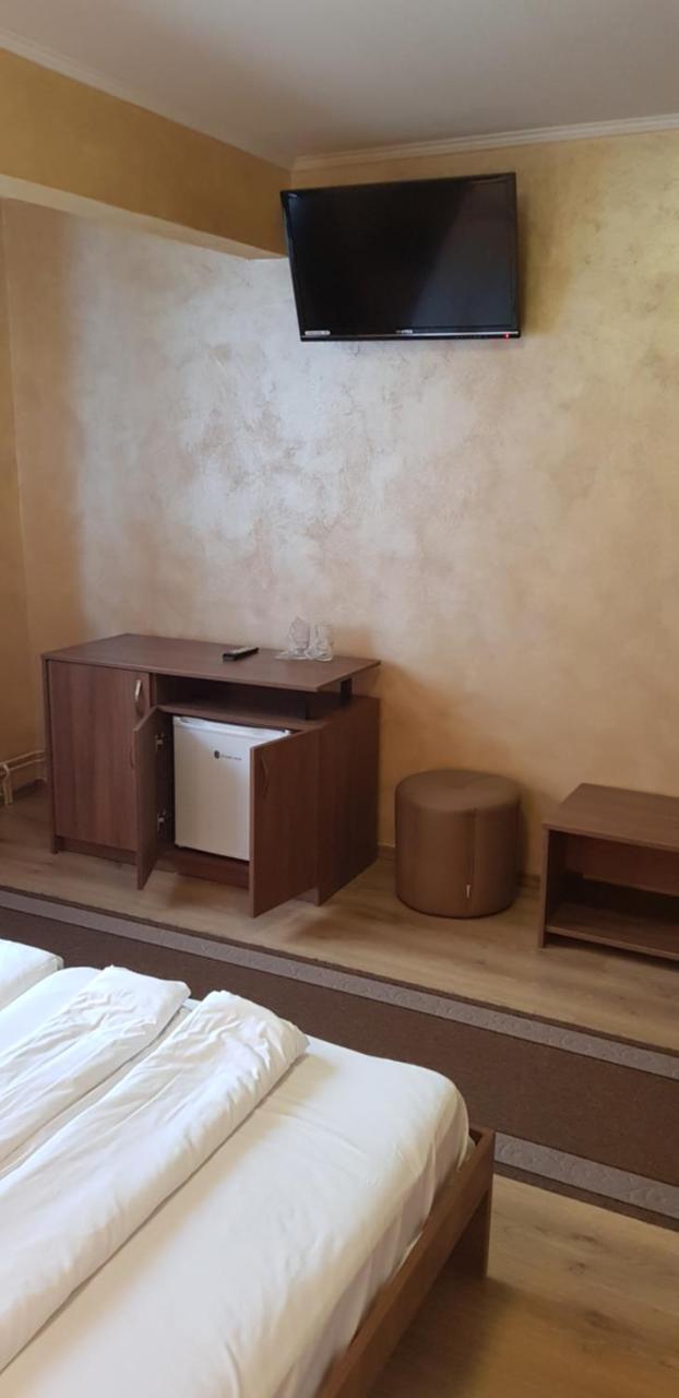 Efm Motel Brezoi Luaran gambar