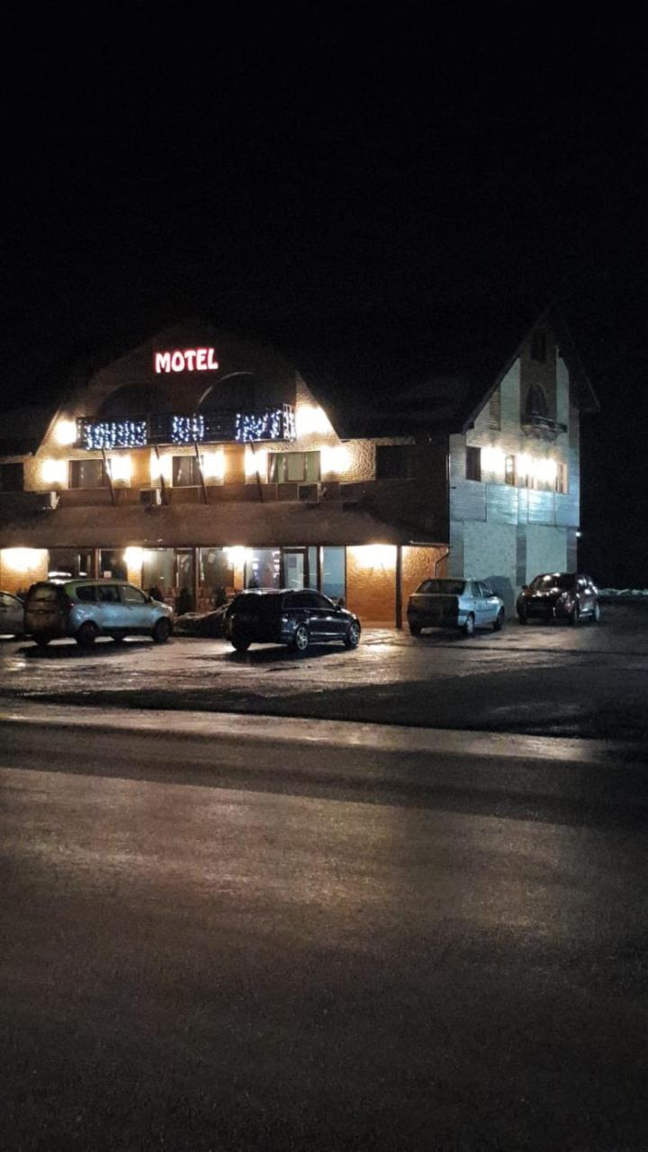 Efm Motel Brezoi Luaran gambar