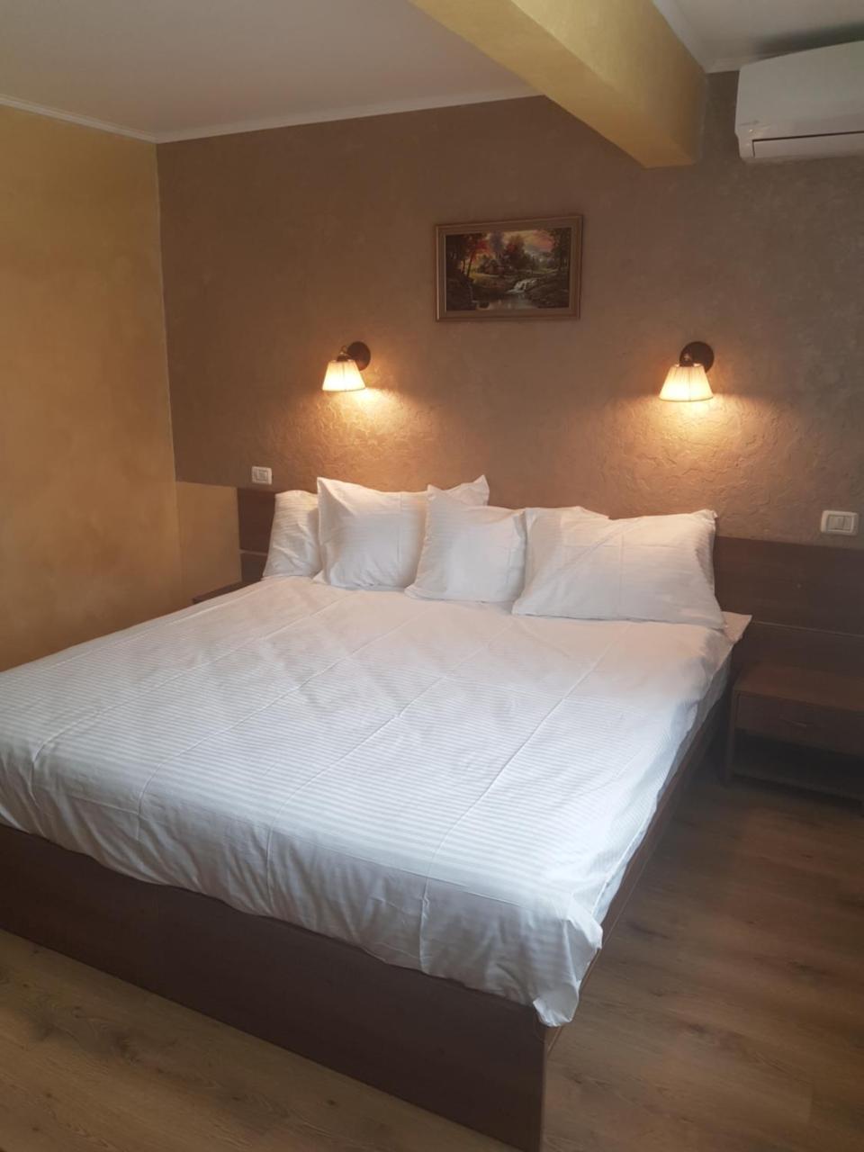 Efm Motel Brezoi Luaran gambar